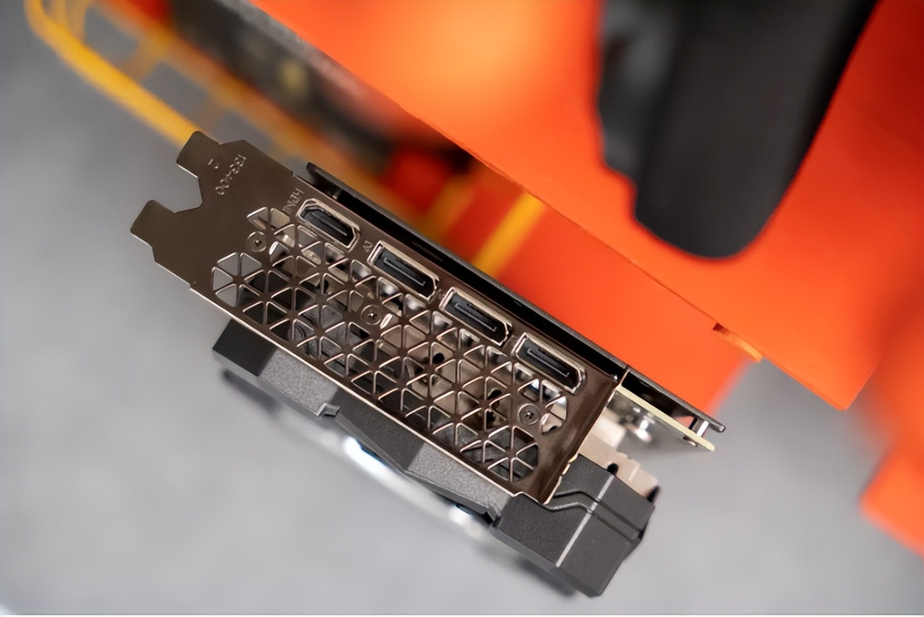 xpg白色机箱,xpg白色和金色