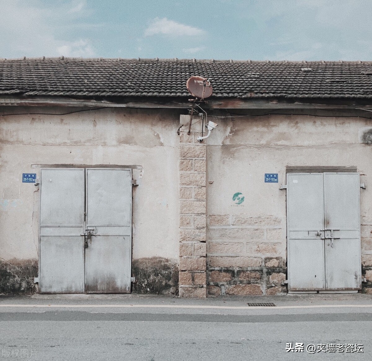 她14岁辍学出道33岁才走红,她14岁辍学21岁成赤脚医生