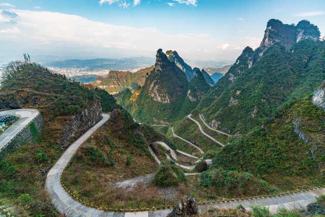 望天门山唐李白古诗意思,国学经典望天门山唐李白