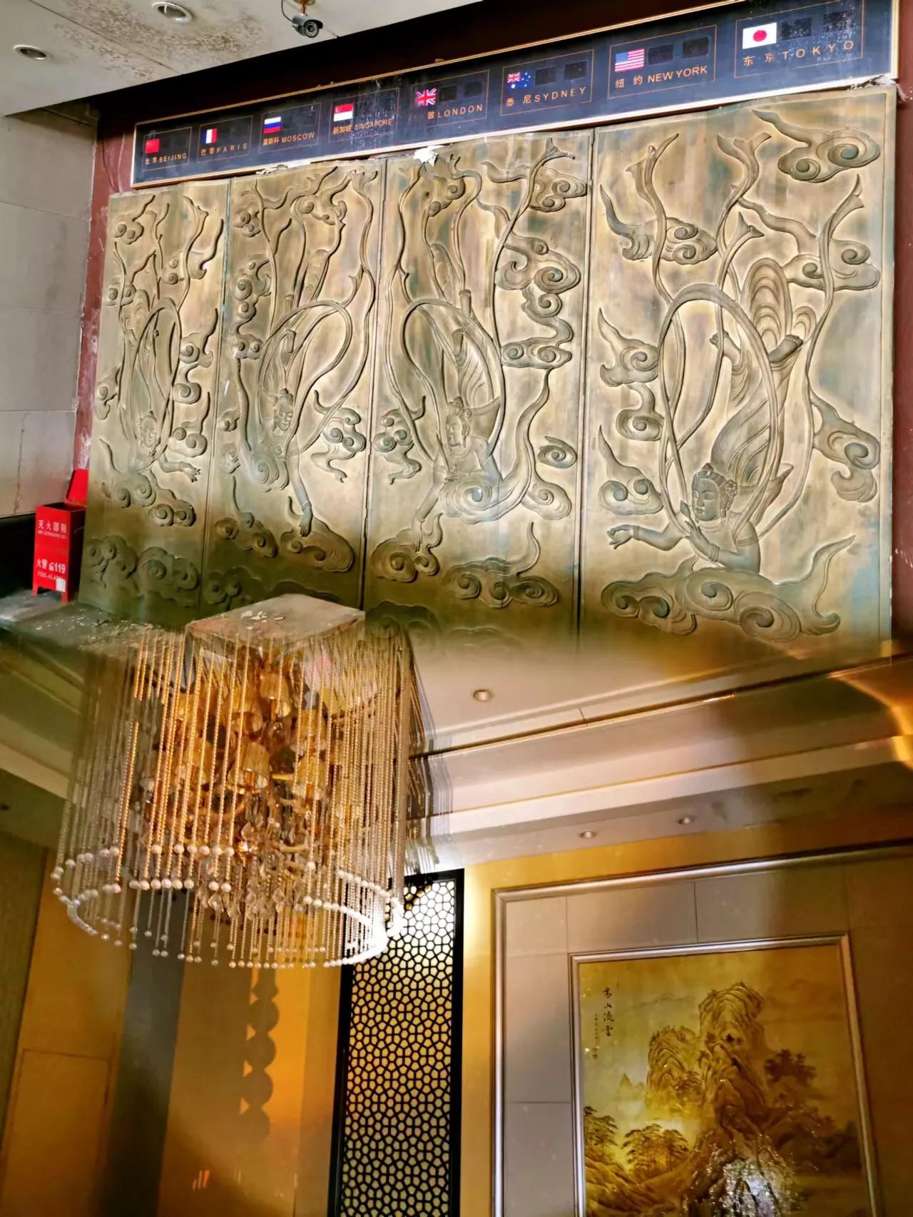 废弃的酒店照片,废弃酒店还有灯