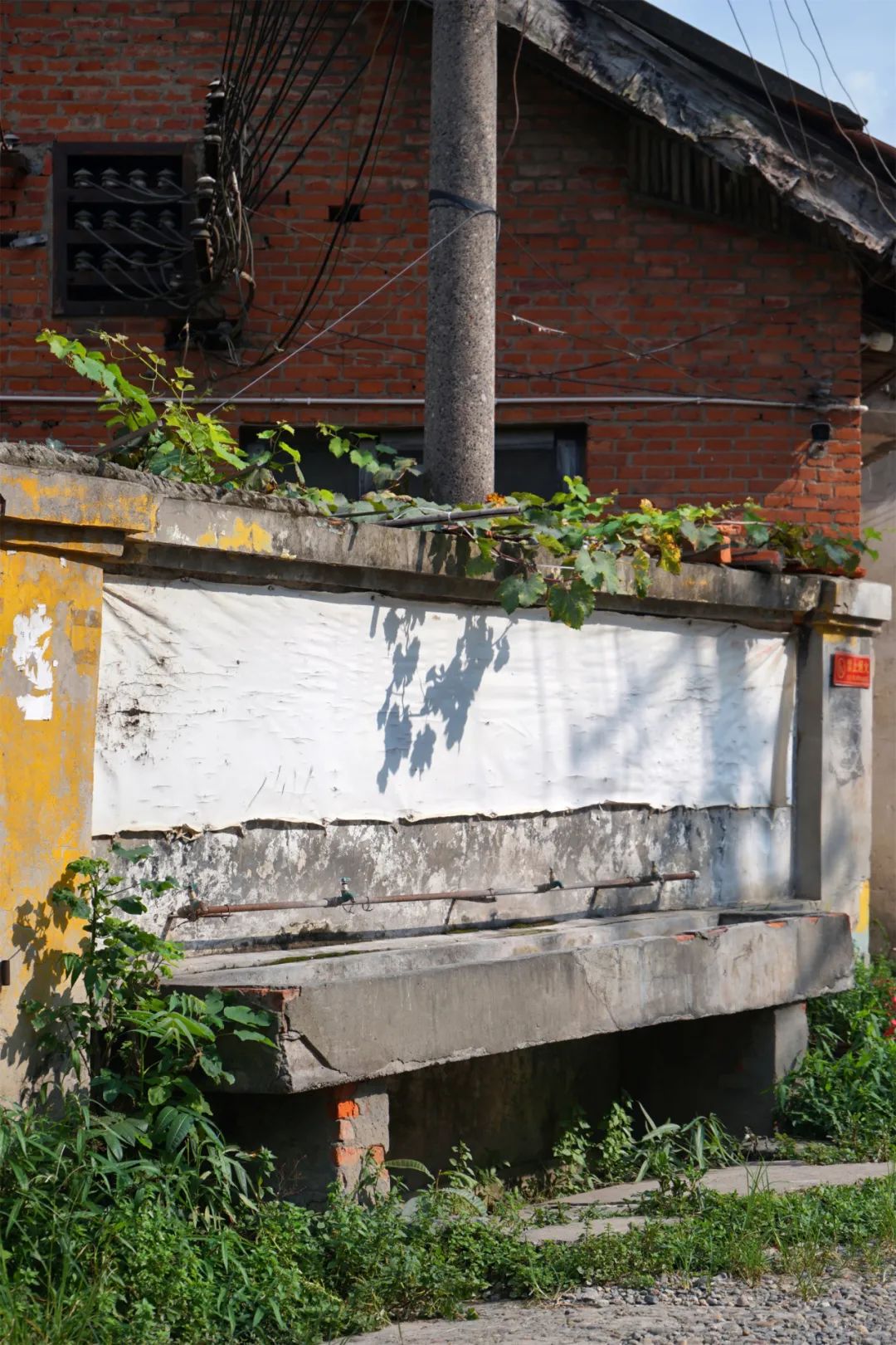 穿越五块石的百米窄巷，打开铁半城的光