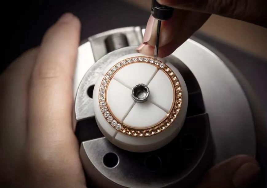 她经济与金融,女人一定要拥有的几款腕表