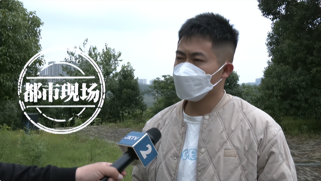 三星屏幕出现一条粉线能修吗,三星手机屏幕为什么出现黑点和线