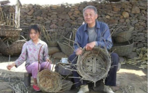 暖春中小女孩哭戏,暖春哭戏合集