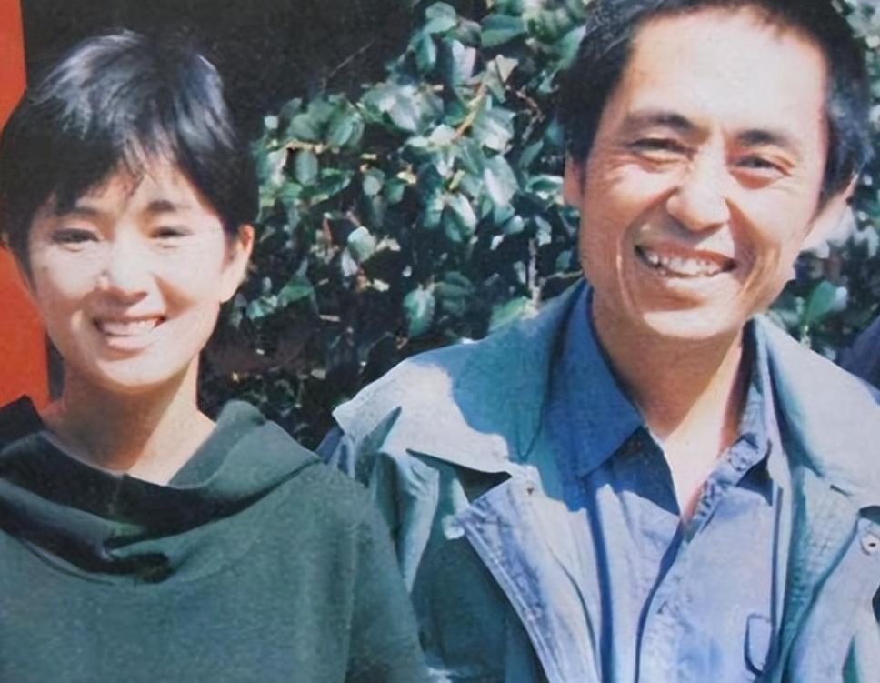 为什么那么多人捧张艺谋,张艺谋为什么这么红火