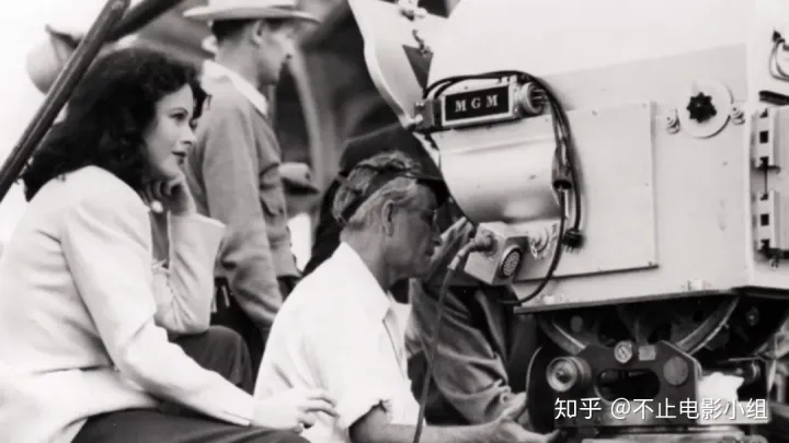 她是好莱坞第一位*星艳**，3.5亿卖出一个吻，却发明WiFi震惊世界