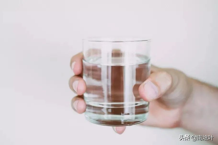 压力大造成的白发可以恢复吗,压力大长白发调整过来还会长吗