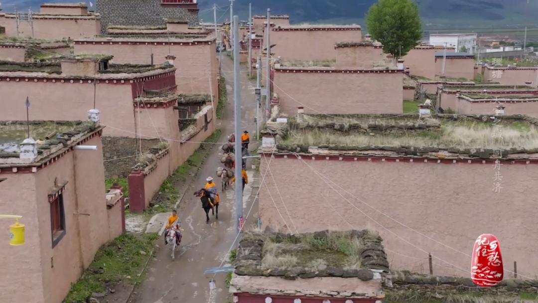 理塘天空之城照片,川西高原理塘