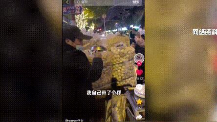 一瓶500克的水称出550克？记者调查缺斤少两时发现猫腻