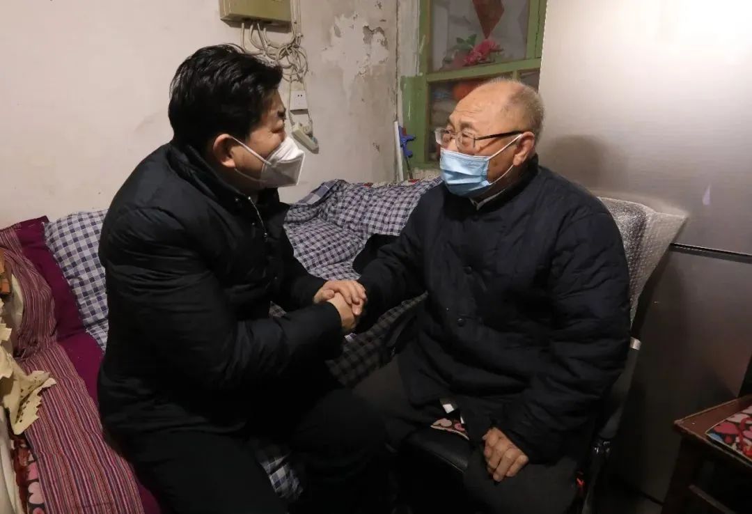 县四大家领导开展春节走访慰问,春节前乡党委政府领导慰问群众