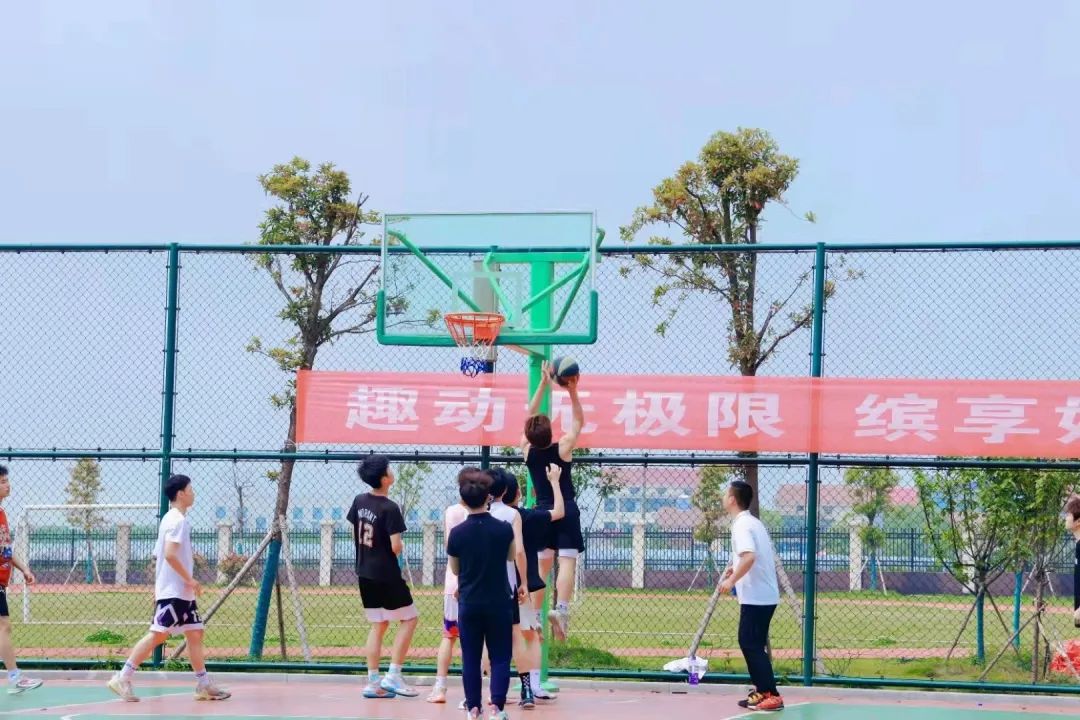 北大青鸟岳阳海纳软件学院女神节,岳阳北大青鸟海纳实训52班