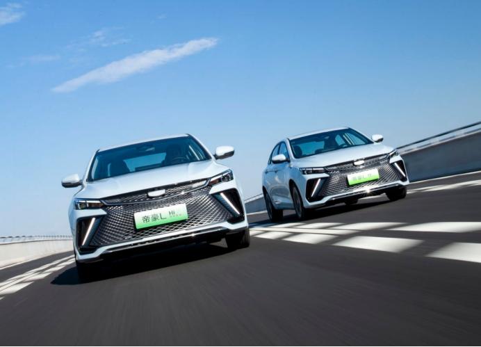 轩逸、朗逸该退位了，10万级首选吉利帝豪LHi·P，油耗低、够安全