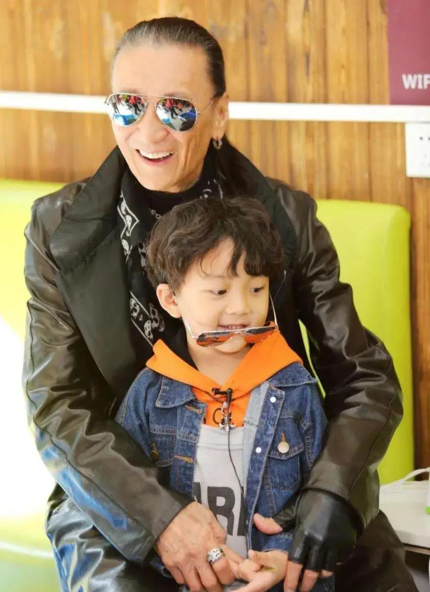 成龙谢贤向华强,谢贤李小龙谁大