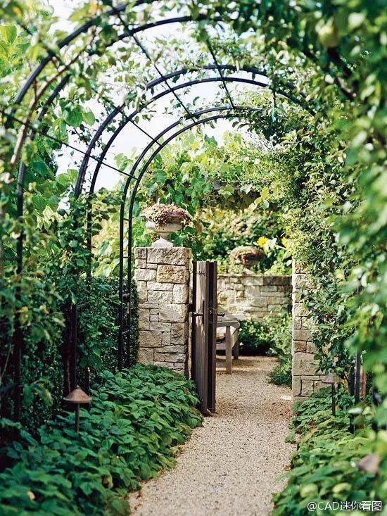 庭院轻奢花架子,一个简单的小花园