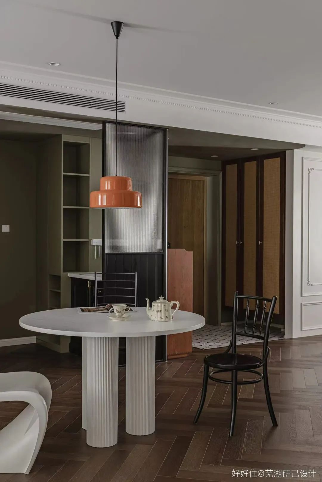 入户门正对次卧户型,长条户型进门对着次卧