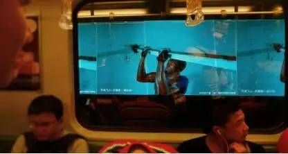 地铁隧道广告为什么是动态的,地铁隧道里面的广告是怎么弄的