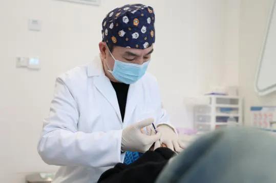 面颊凹陷玻尿酸一般填充多少钱,面颊凹陷玻尿酸好还是脂肪填充好