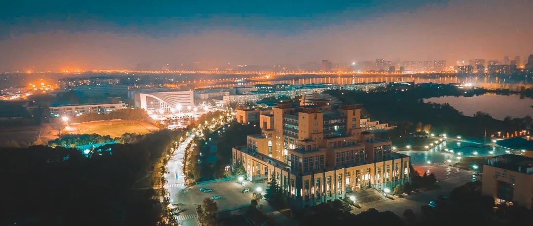 湖北这所大学：5大食堂、高档公寓，吃住条件相当好，出门是地铁