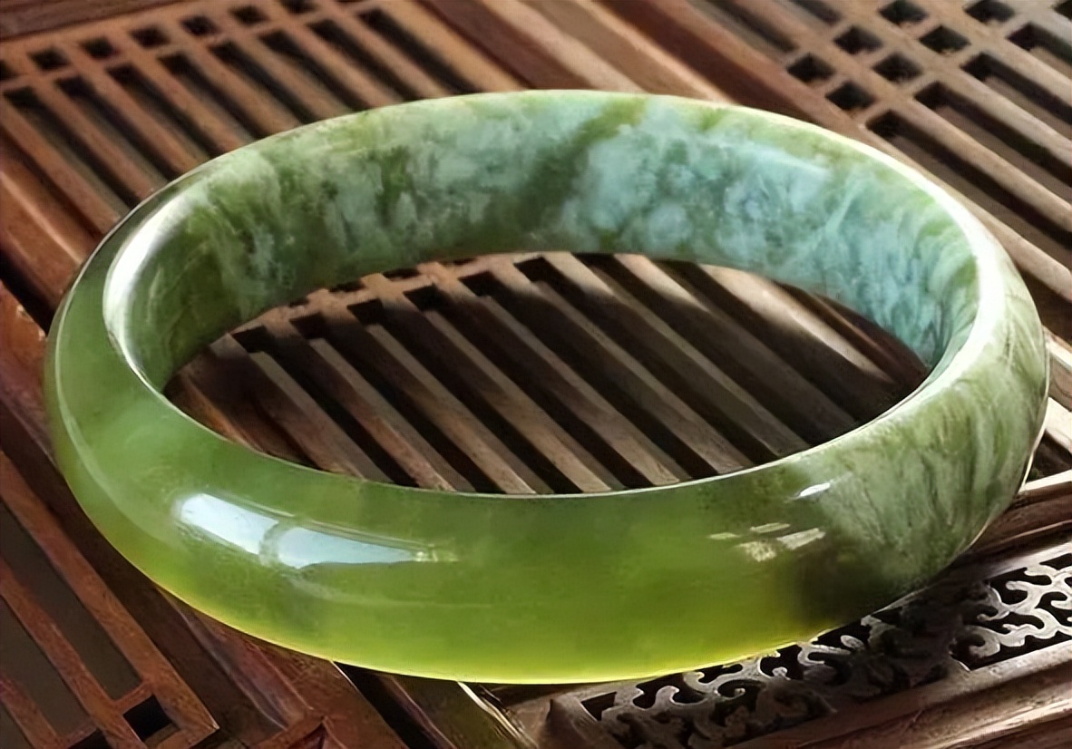 岫玉和翡翠还傻傻分不清楚？行家一眼就能看出来