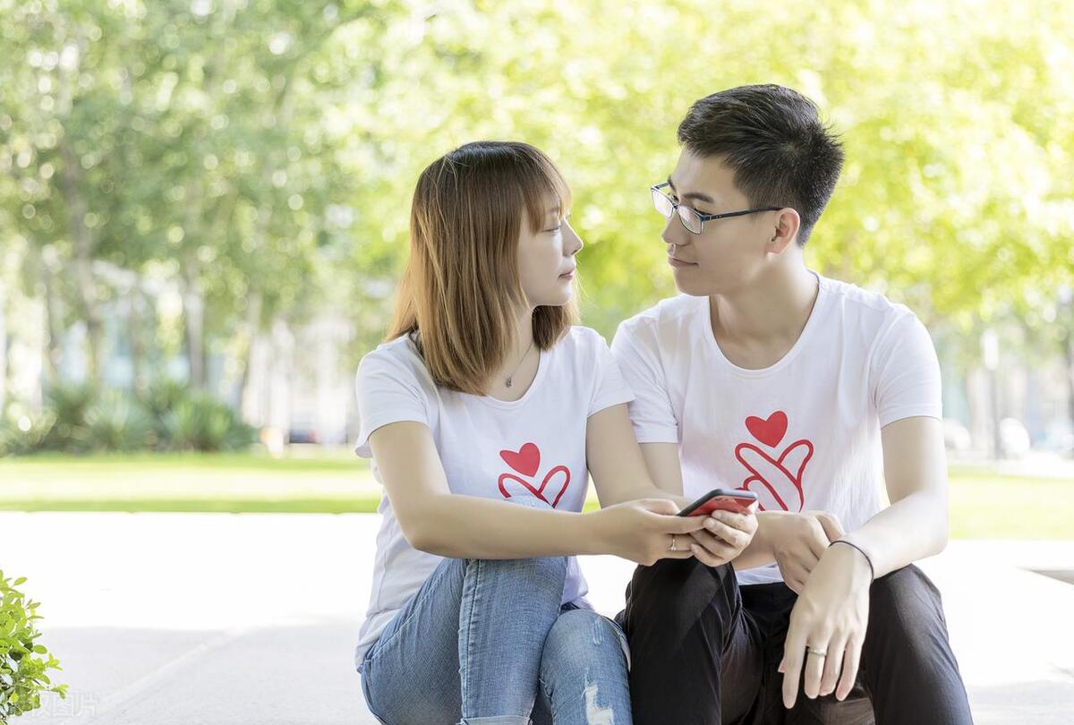 什么是爱情当代大学生的爱情观,大学不同时期的爱情观