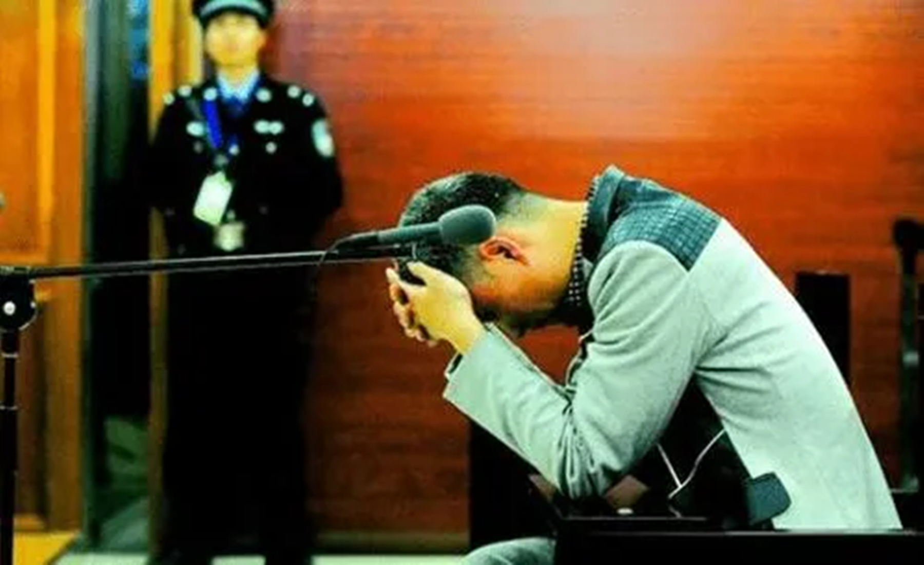 1999年，一名日本富商在北京被抓大喊冤枉，警察：你写句日文看看