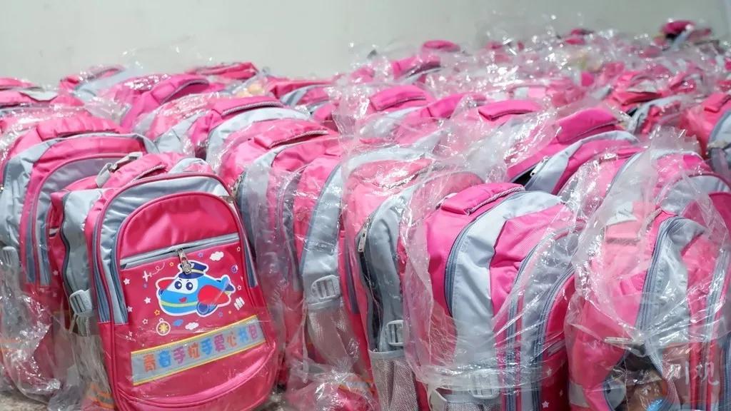 关爱留守儿童暖冬公益行,走进校园关爱留守儿童活动