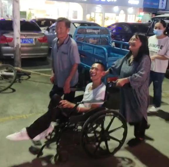 徐兵阳光家庭真实吗,徐兵的残疾