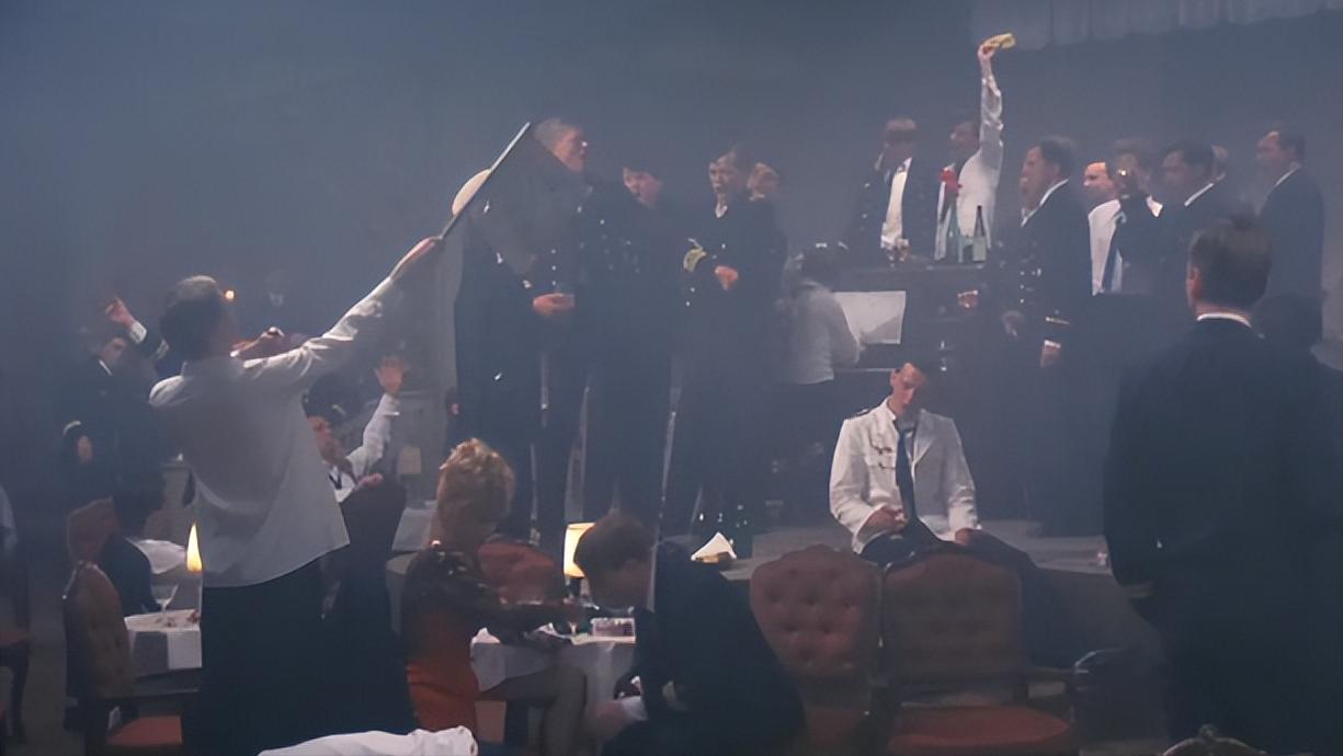 电影《从海底出击》，德潜艇乘员的经历，激发对和平怎样的追求？