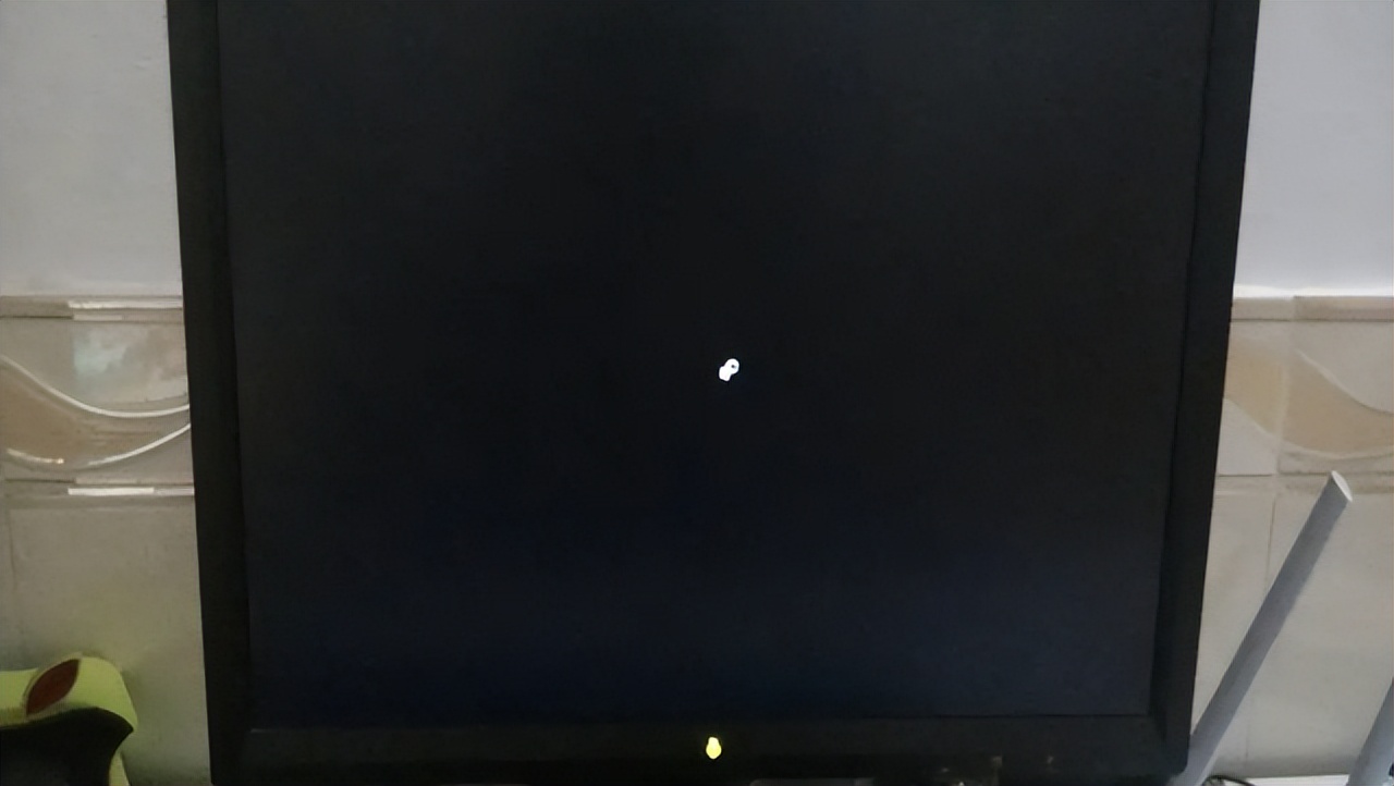 戴尔电脑开机后是黑屏只显示鼠标,电脑开机黑屏但是能看到鼠标光标