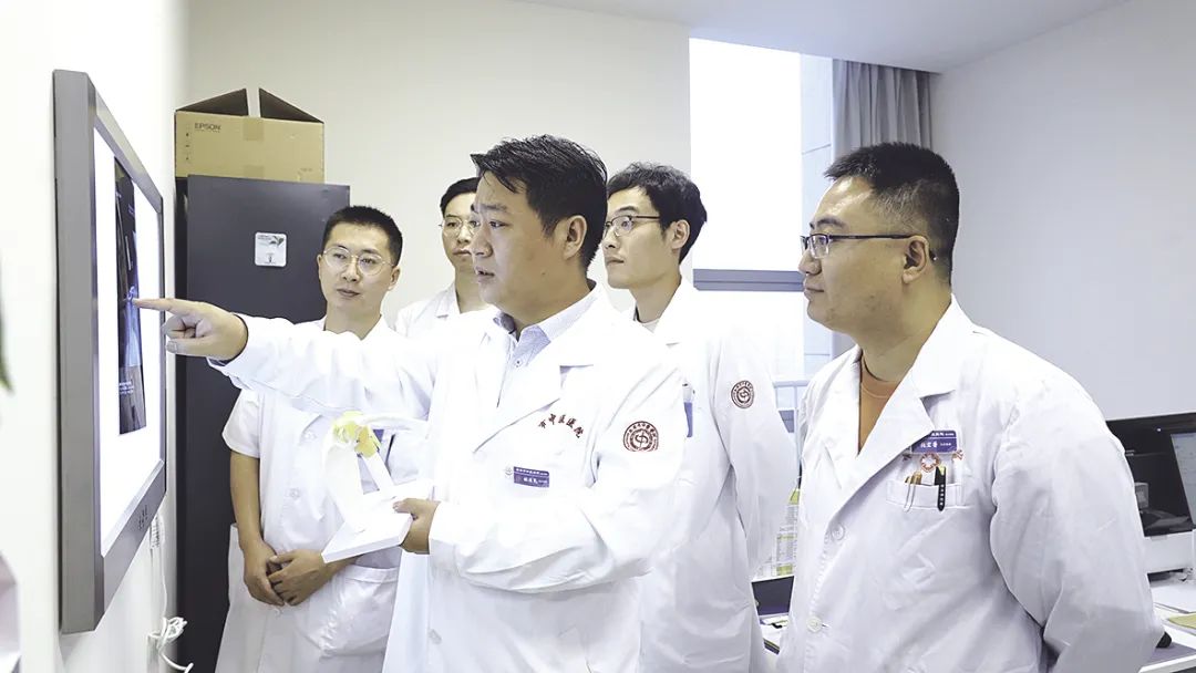 给骨伤关节痛病患“稳稳的幸福”——记西安市中医医院曲江院区创伤关节科