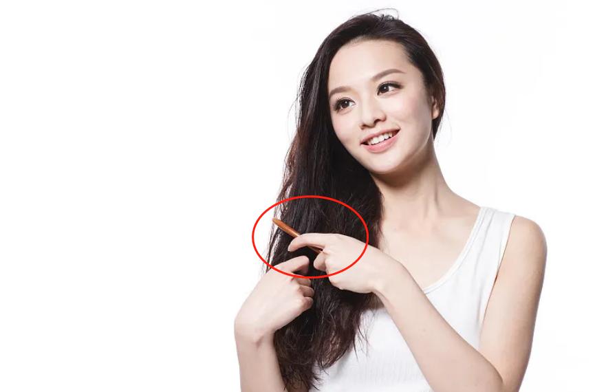 为什么头发越长越分叉,为什么头发一长就容易分叉