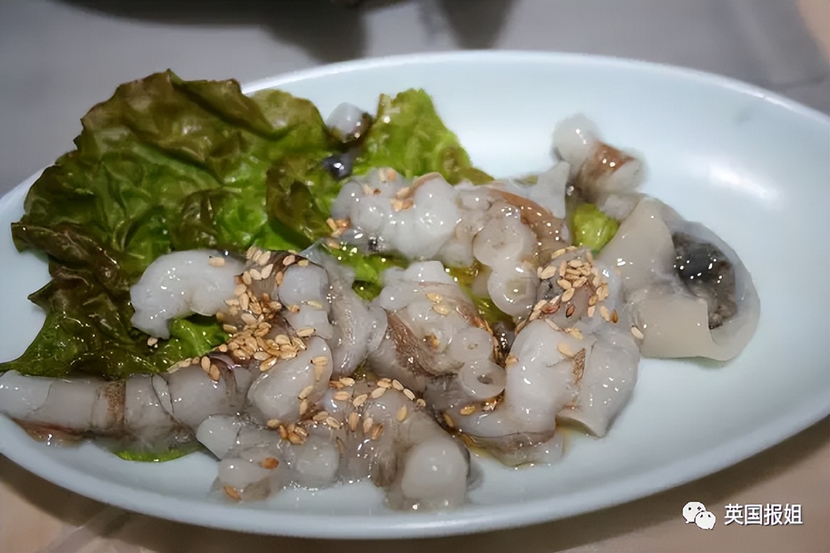 男子吞咽困难狂吐，医生检查吓呆：章鱼卡在体内，触手堵死食道！