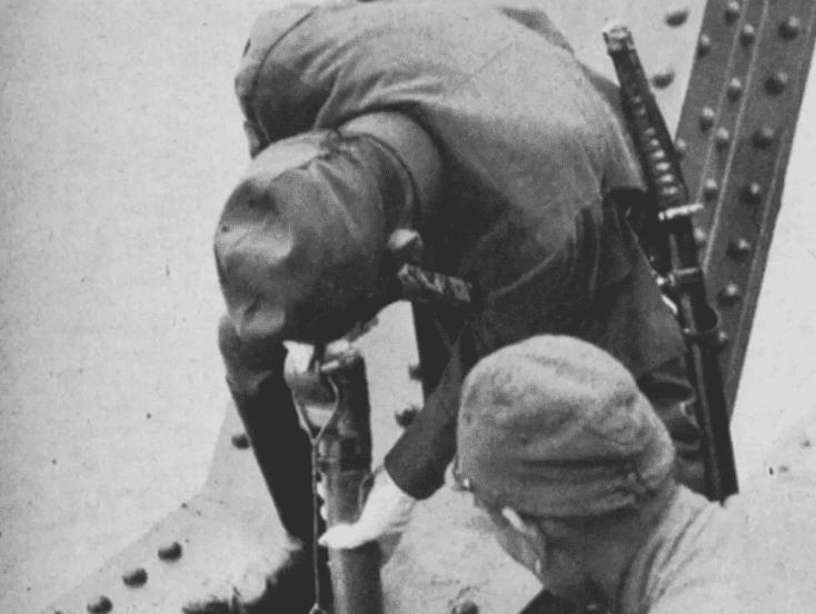 日军日记：*安妇慰**不服从管教，我很愤怒，用*刀刺**插入她的*体下**