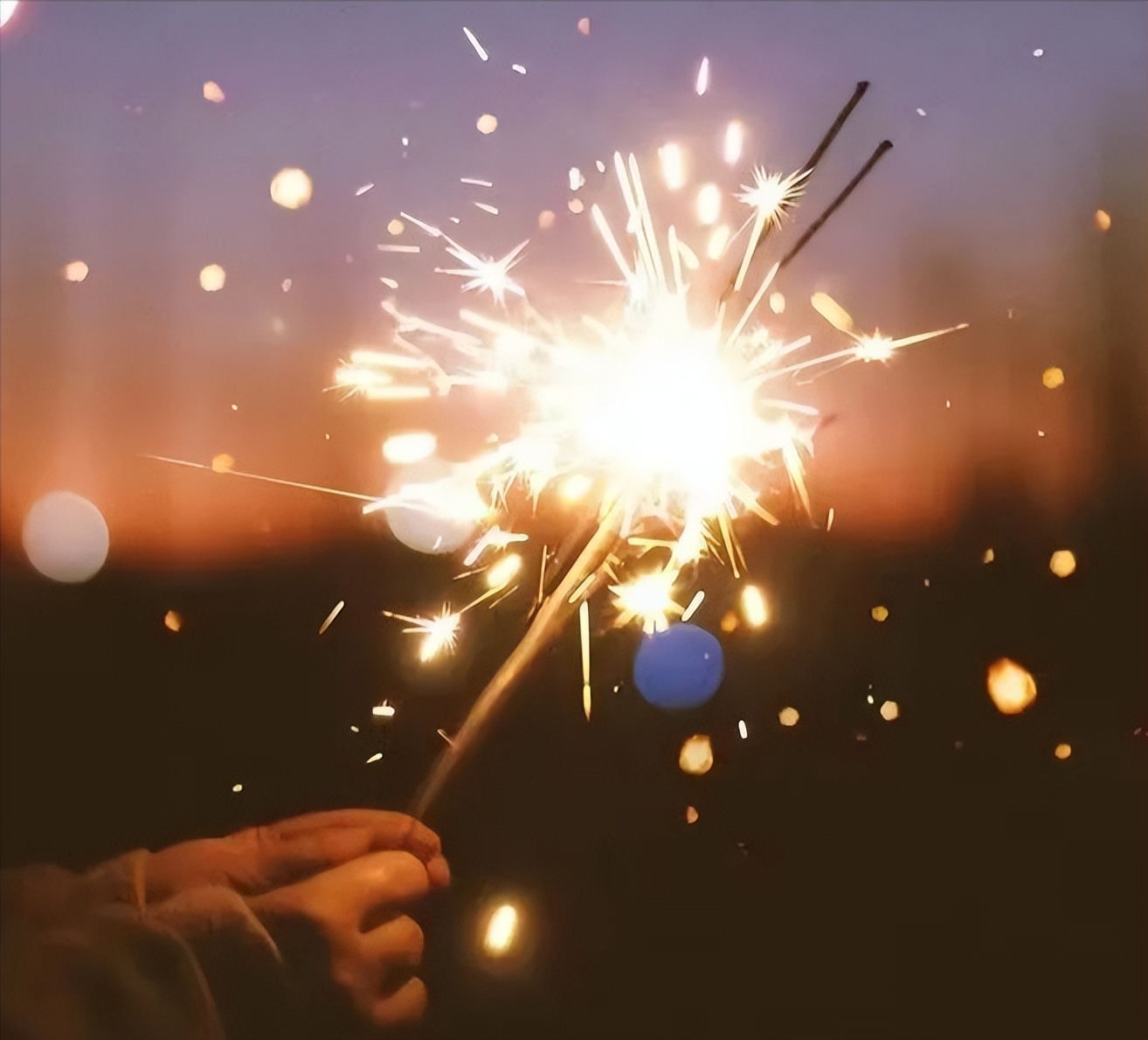 过年买给小朋友的零食礼物,致小朋友的一份礼物请查收