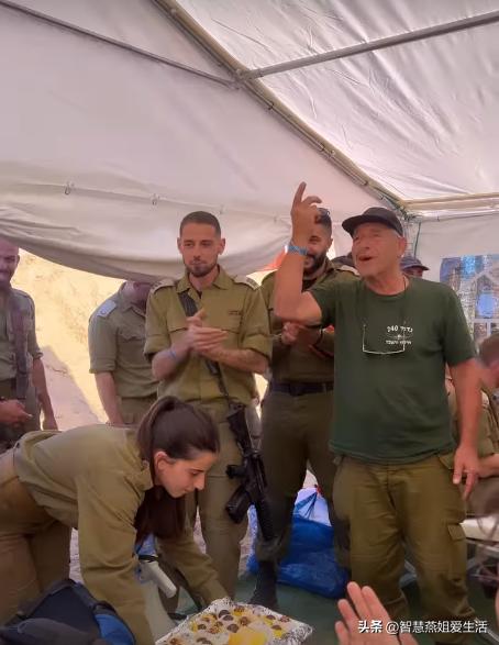 以色列“*器武**女王”展现军营生活，士兵们欢声笑语，却引发众怒