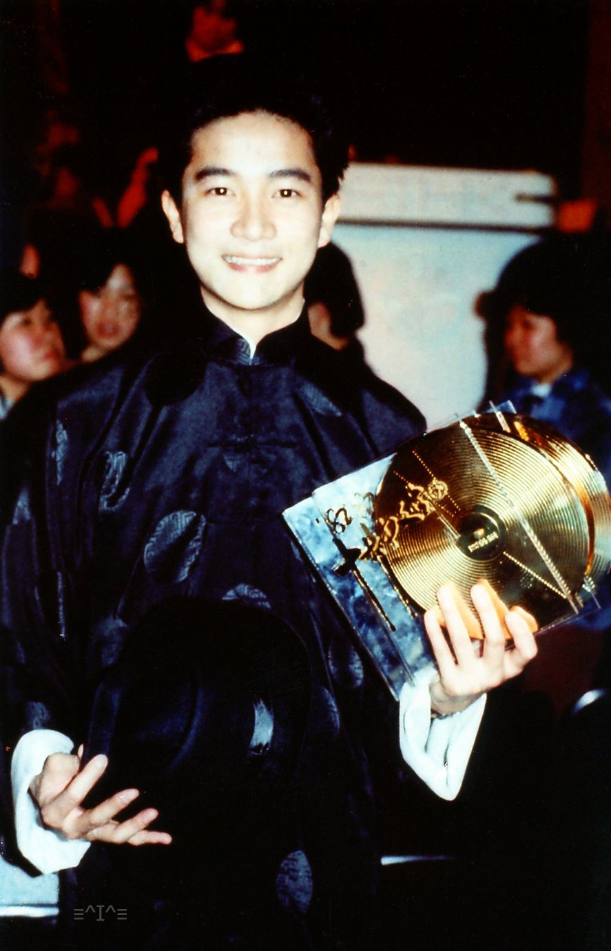 陈百强身材和穿衣风格,陈百强的穿着打扮