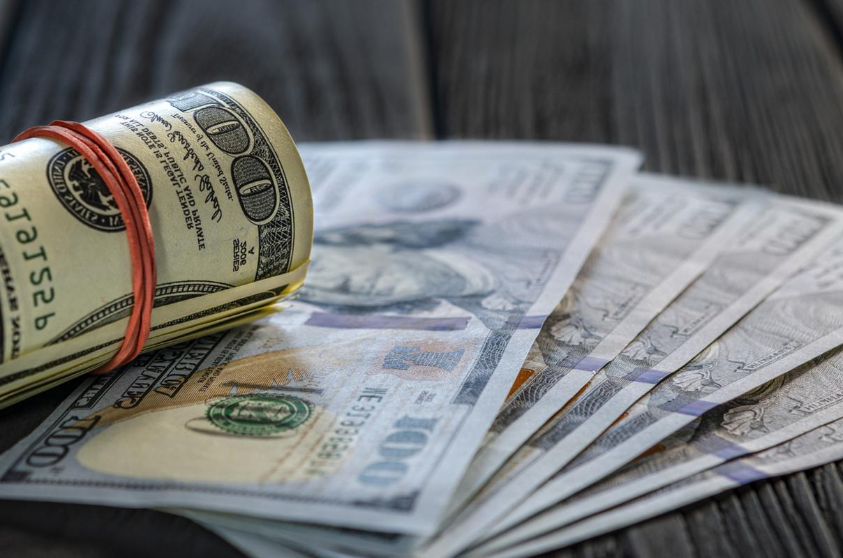 美媒美国国债首次突破30万亿美元,中国最近买美国债券最新信息