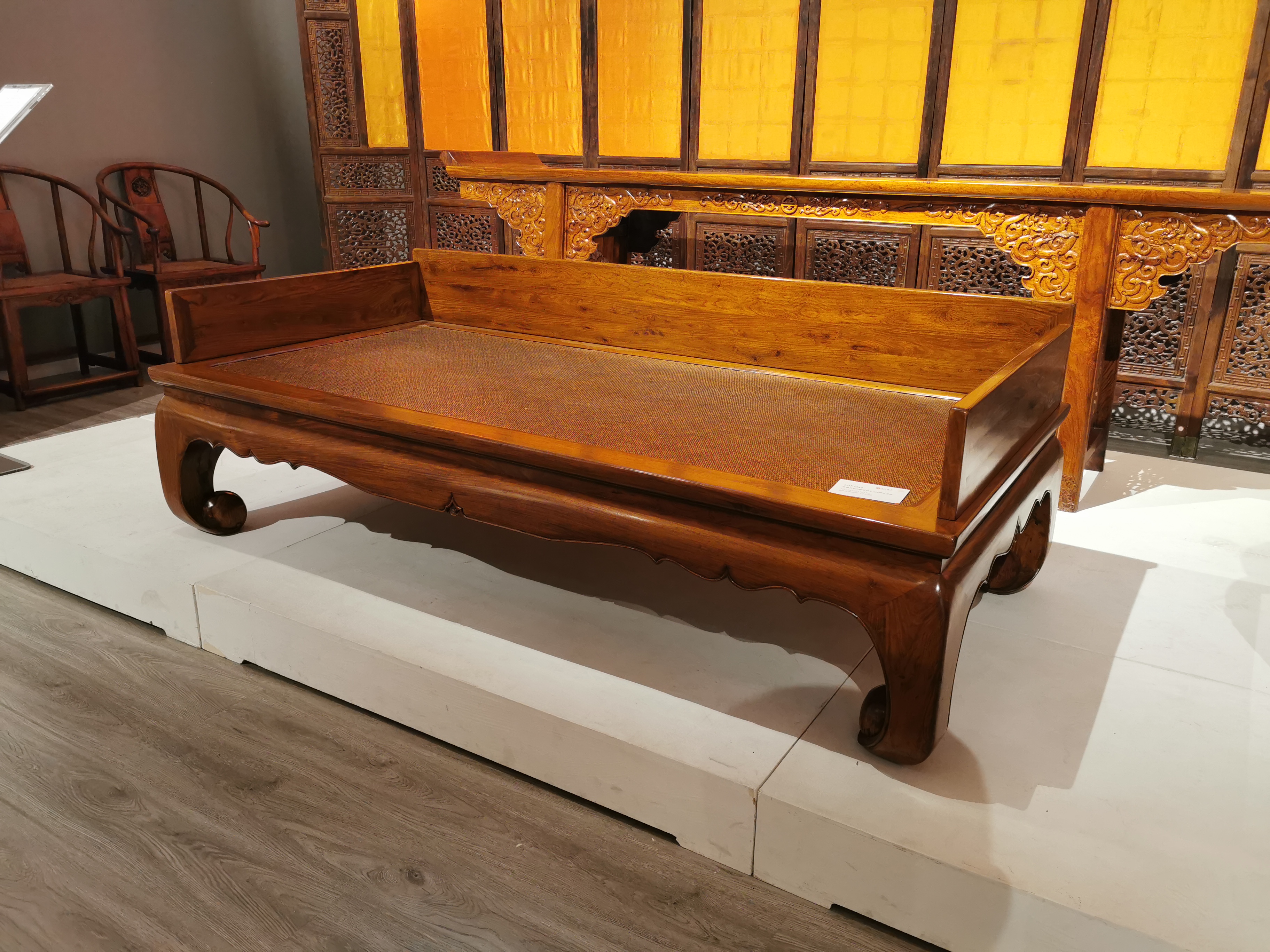 黄花梨大罗汉床价格,价值上亿的罗汉床