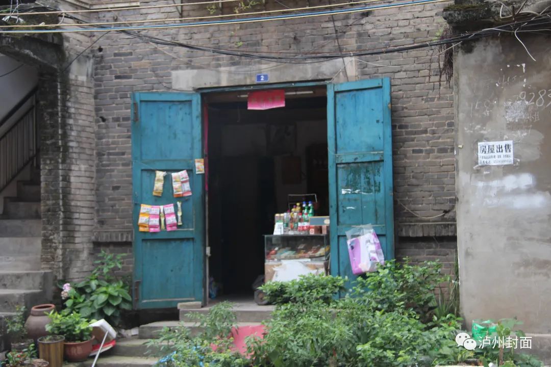 在高坝筒子楼，撞见一个暂停在八十年代的泸州