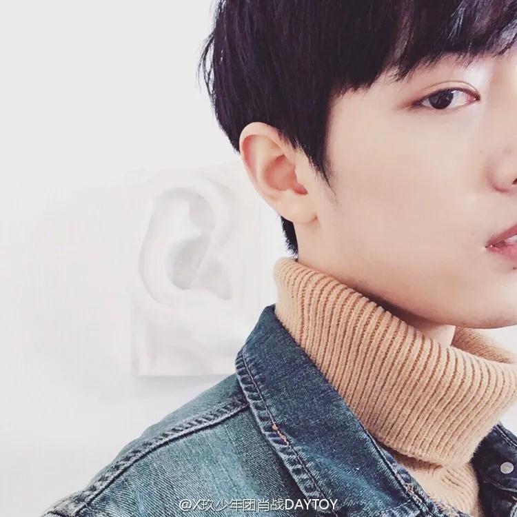 肖战微博上发自己的照片,肖战曾经的微博照片