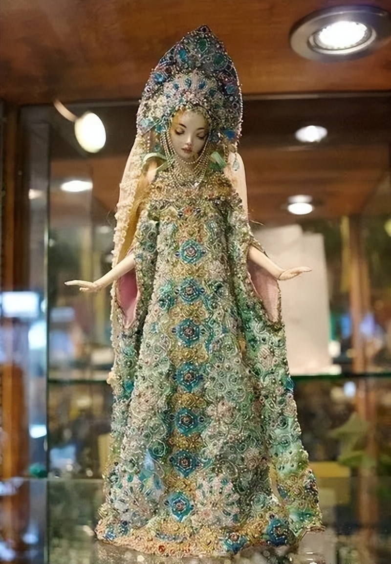 惊呆!李晨花200万为范冰冰定制的新娘娃娃,原来长这样!