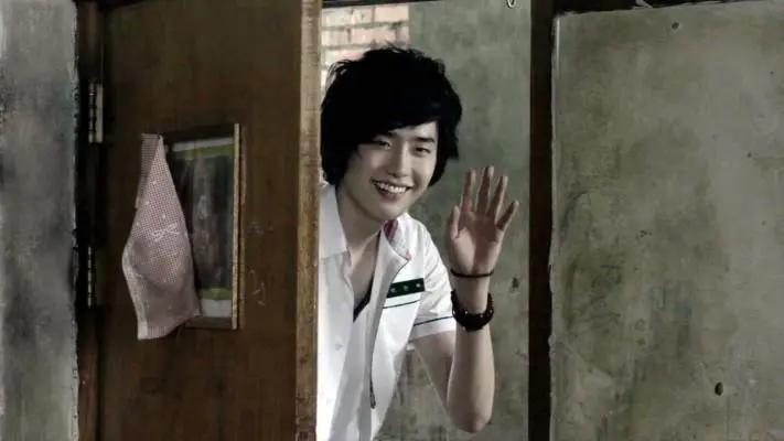 李钟硕2022年上映的电影,李钟硕十部必看韩剧一口气看完