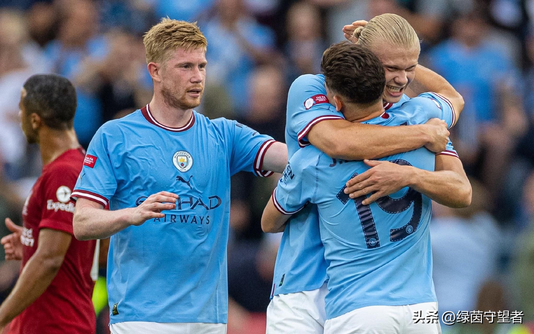 莱万和本泽马谁厉害,本泽马金球奖还有悬念吗