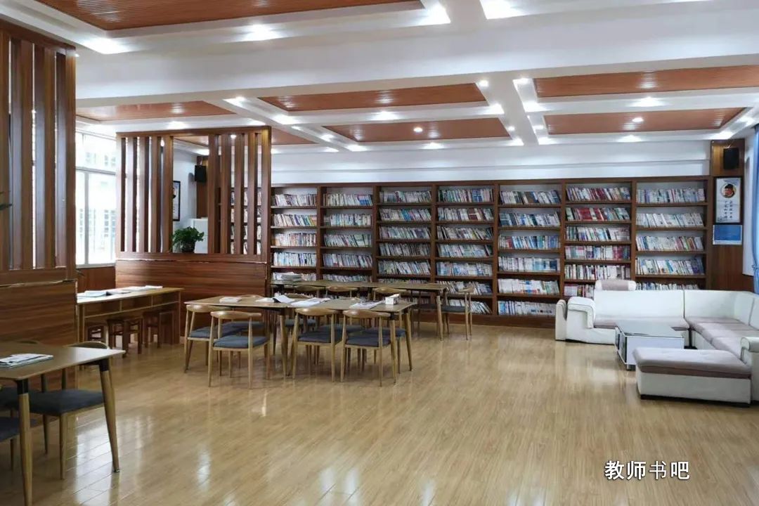 海南儋州八一中学成人礼,儋州市八一高中