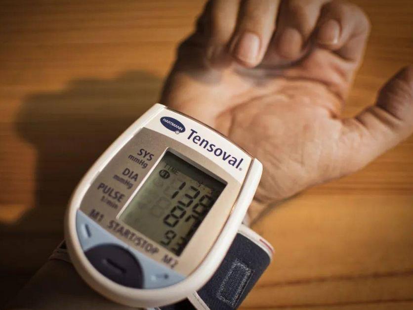 肾结石引起的高血压怎么办,肾结石和高血压有关系吗