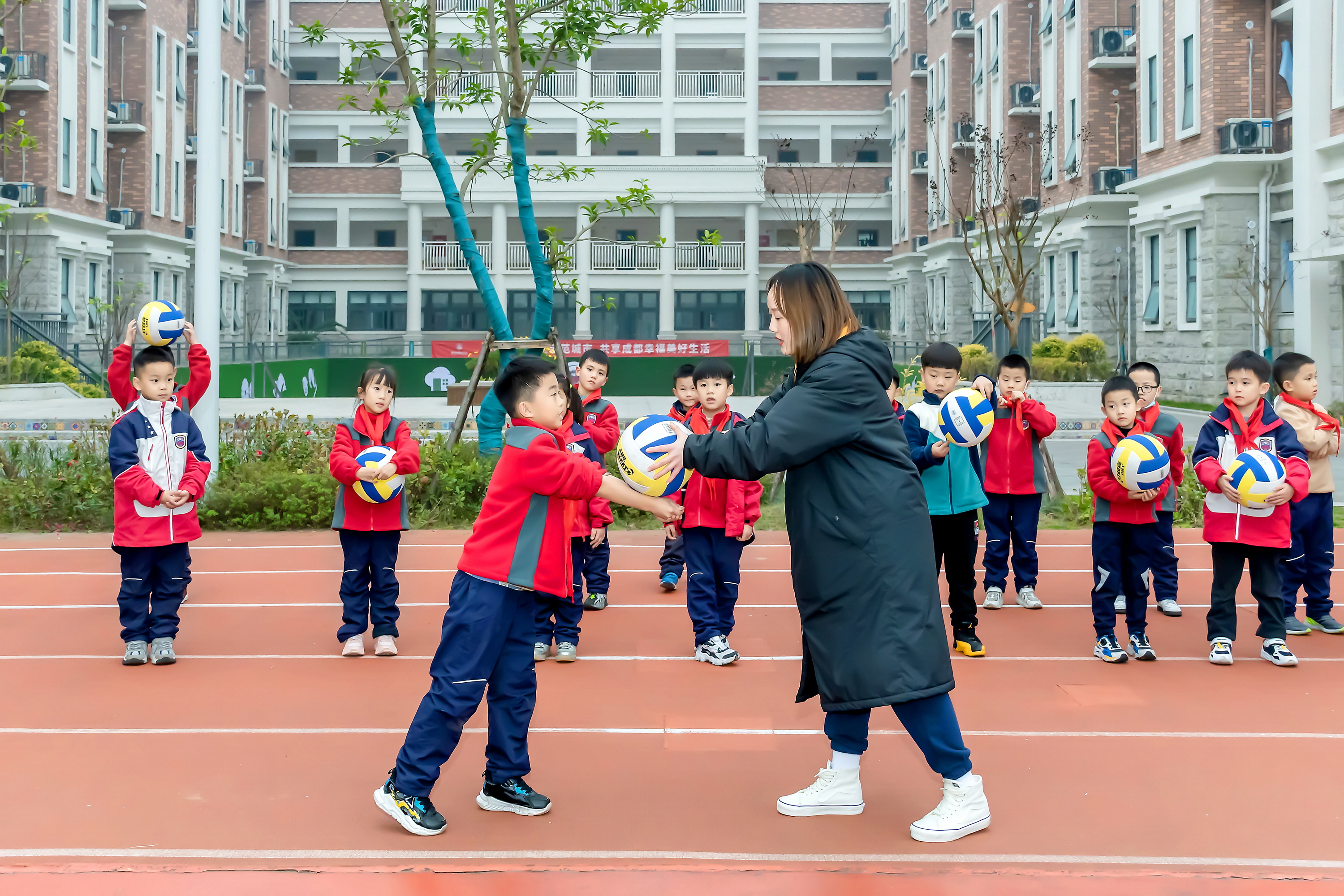 这个学校竟然有七十多门选修课，直接将学生“技能点”拉满