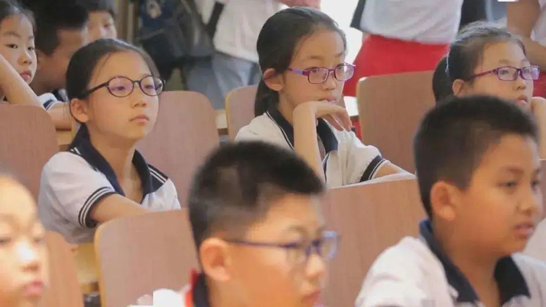 近视多少度用英语怎么说,眼睛近视多少度用英语怎么说