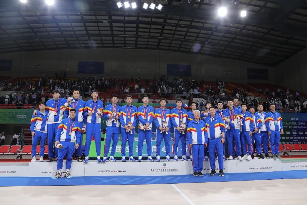 时隔36年再夺冠军,时隔四年edg夺冠比赛原声