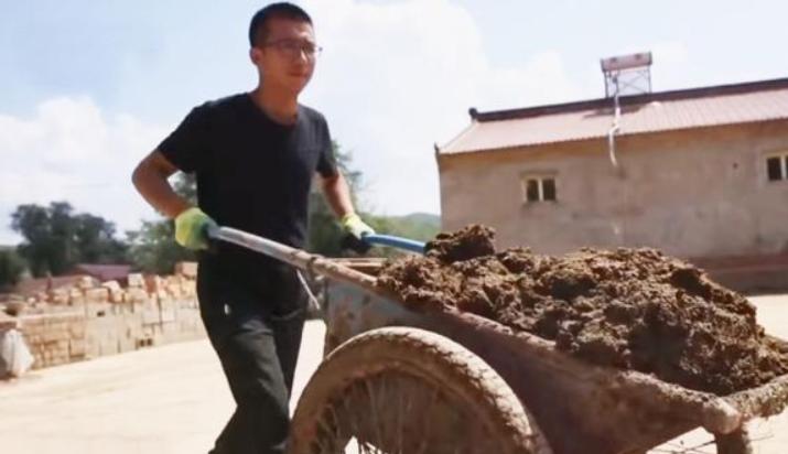 你赠我雪中炭,我回你锦上花——这对母子是对中国人最好诠释