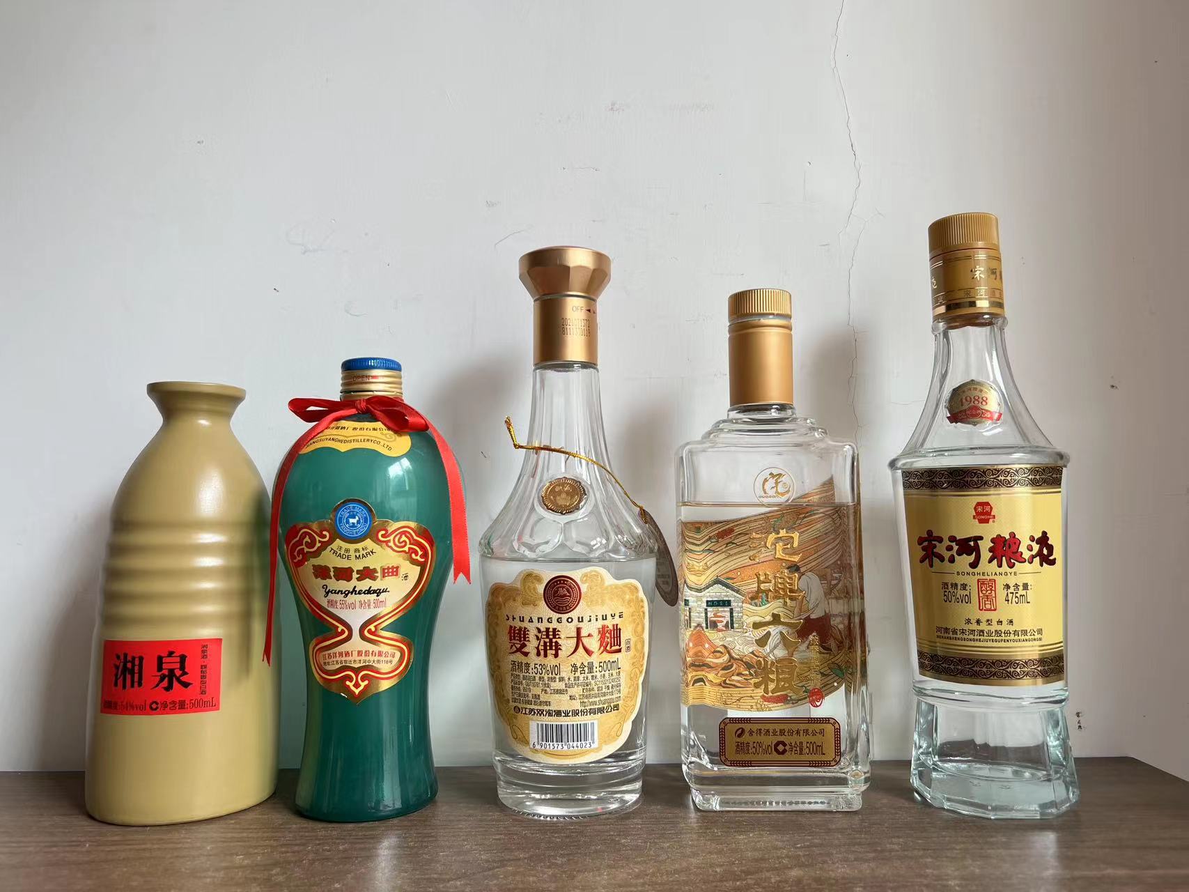 低端白酒有哪些能喝,中端白酒上不上头